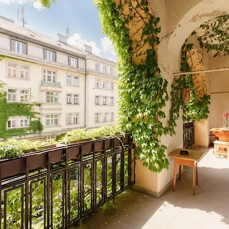Ivy House With Balcony Apartman *
