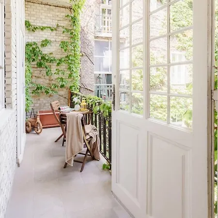Ivy House With Balcony Apartman *